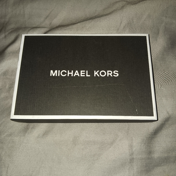 NWT! MICHAEL KORS ID/CC HOLDER WITH KEY RING! - Picture 9 of 10